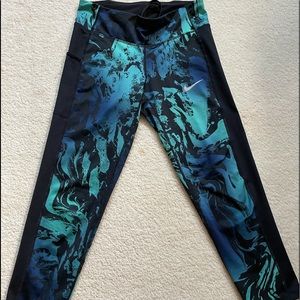 size small Nike Dri-Fit capri legging/tight